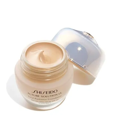 SHISEIDO - Future Solution LX Total Radiance Foundation SPF20 30ml