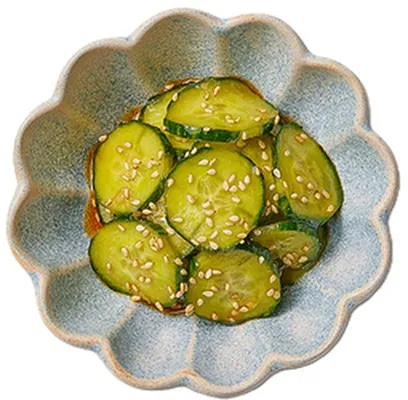 Tokyo Sushi gúrku sesam salat