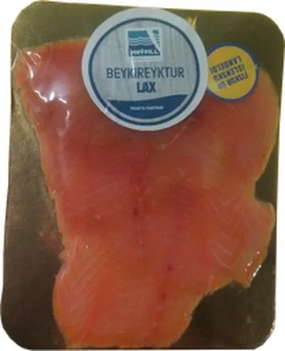 Hnýfill beykireyktur lax í sneiðum