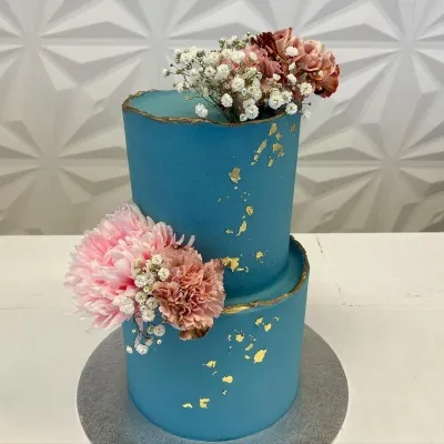 Blá með lifandi blómum