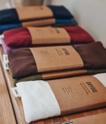 Satín augnhvíla. Nokkrir litir. Stórar stærðir.