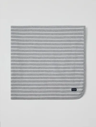 Teppi með PO.P röndum