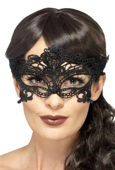 Augngríma Embroidered Lace Filigree Heart