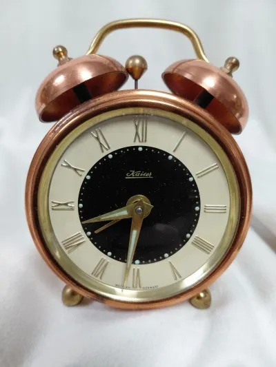 Vintage vekjaraklukka (1950s), Kaiser - Kaiser / Kopar