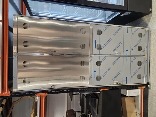 Vitrum Stálskápur með 4 skápum